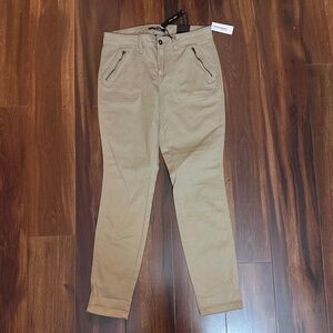 ROZ&ALI Tan Skinny Pants Size 6